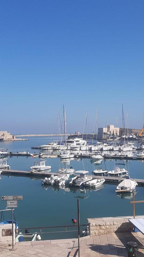 Maison Bleu Luxury Suite Sul Porto Di Trani Exterior foto